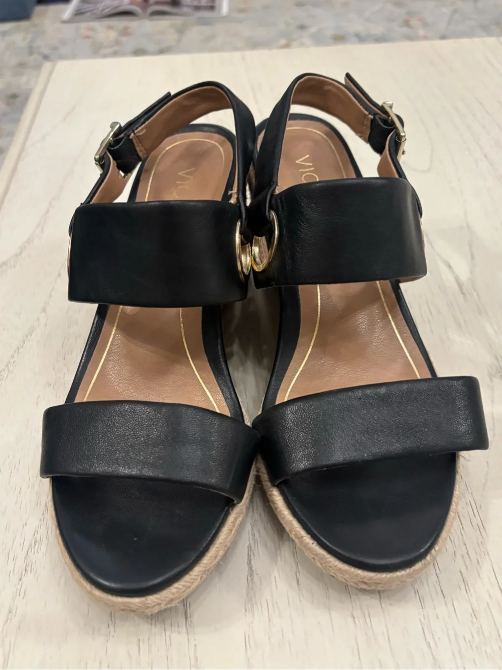 Vionic black leather strappy wedge sandals in women’s size 8.